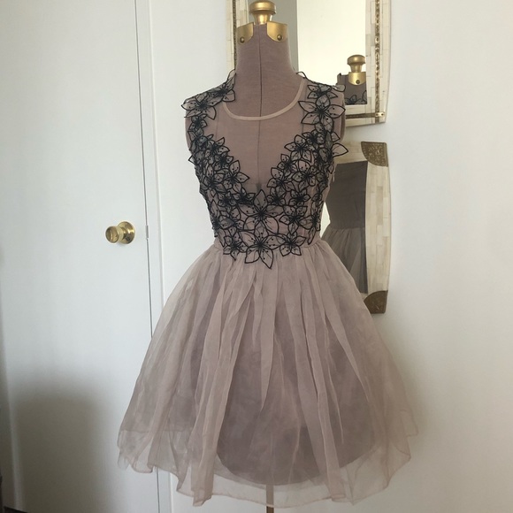 Lipsy London VIP line prom cocktail appliqué dress - Picture 2 of 6